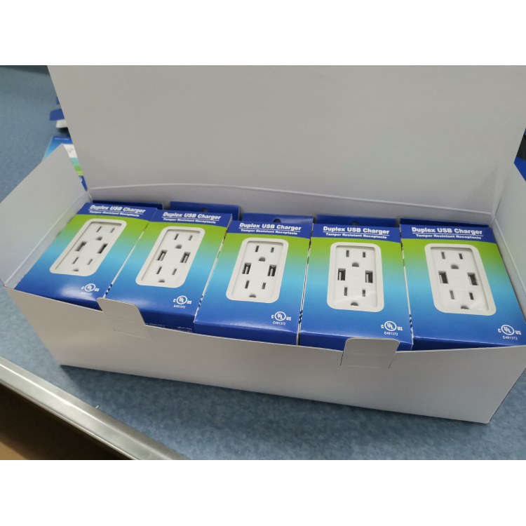 USB wall outlet retail packaging